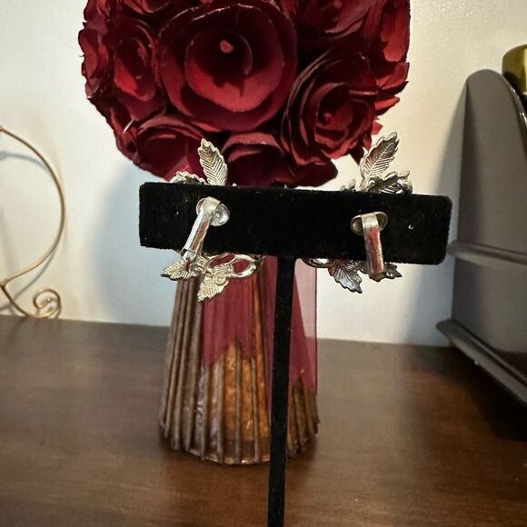 Coro Clip Earring Silvertone Nifty Fifties Leaves - Picture 3 of 3